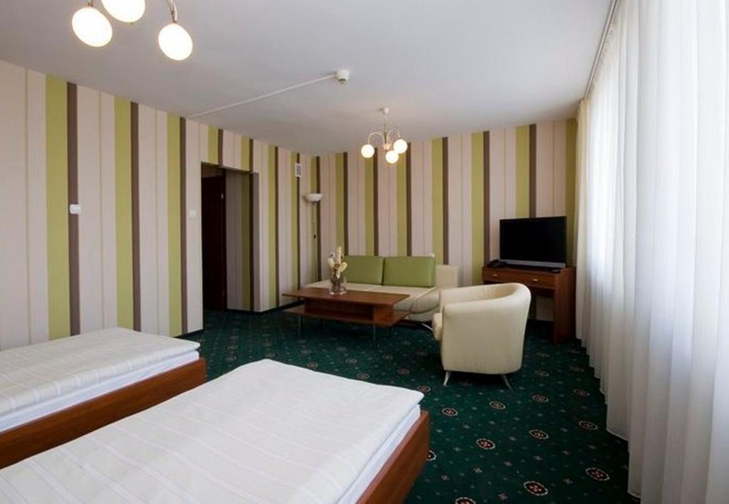 Hotel Naramowice Poznań Buitenkant foto